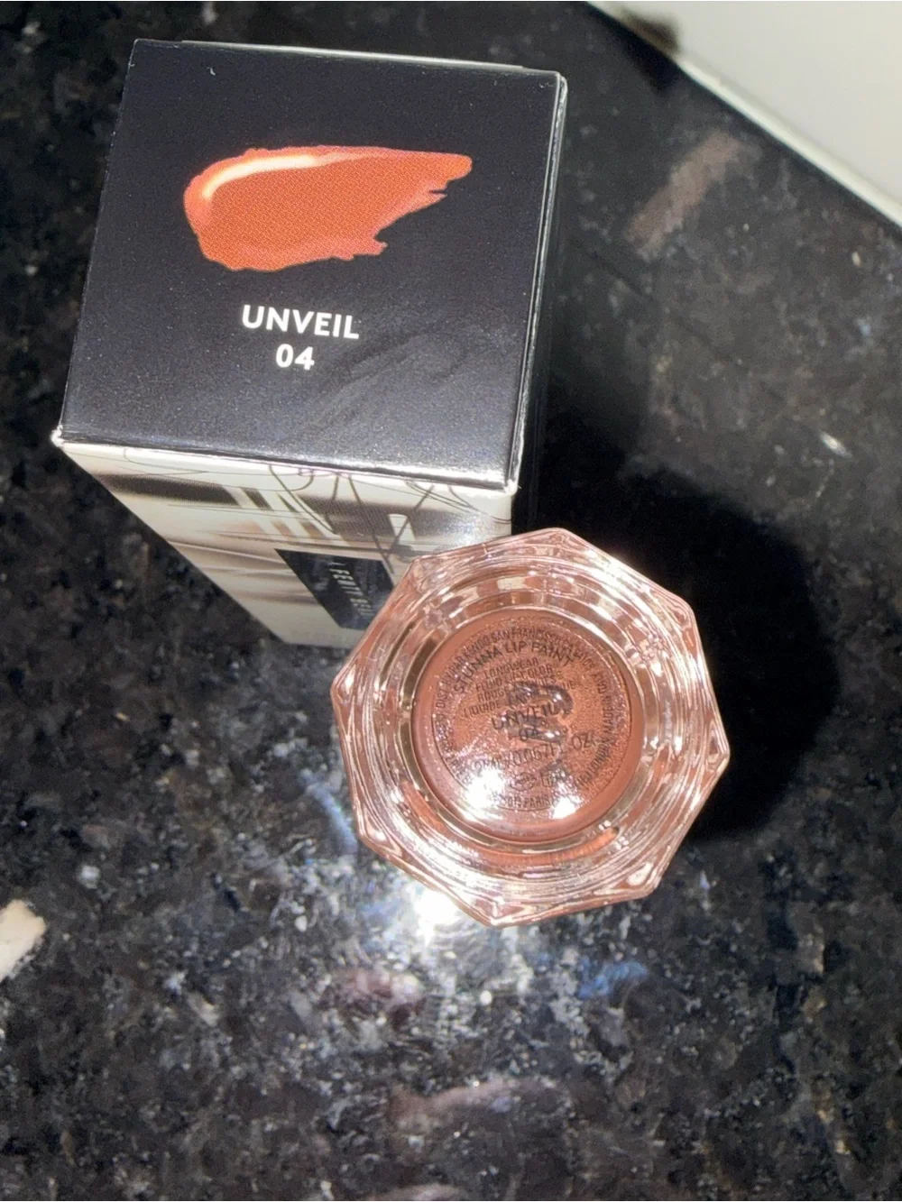 Fenty Beauty Stunna Lip Paint Longwear Fluid Lip Color shade 04-Unveil